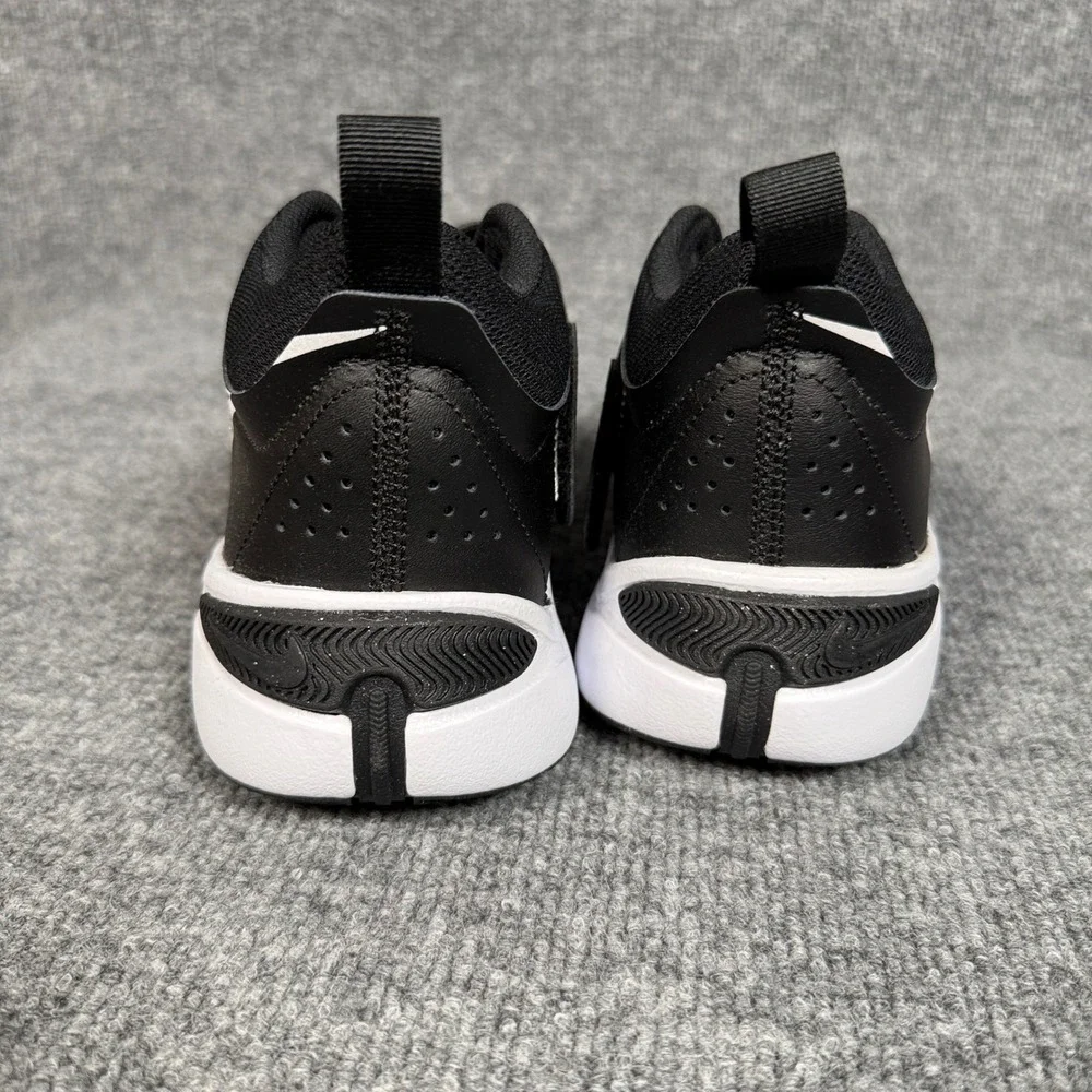 Nike Boys Size 7 Shoes Team Hustle D 11 Sneaker Kids Black White No-Tie Athletic